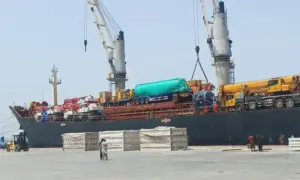 Govt reduces tariffs at Gwadar Port in bid to boost global traffic