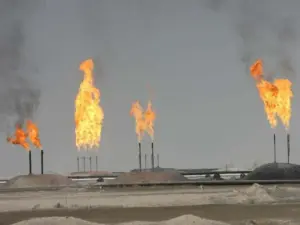 US natgas prices dip ahead of storage report as LNG plant flows slide to 15-week low